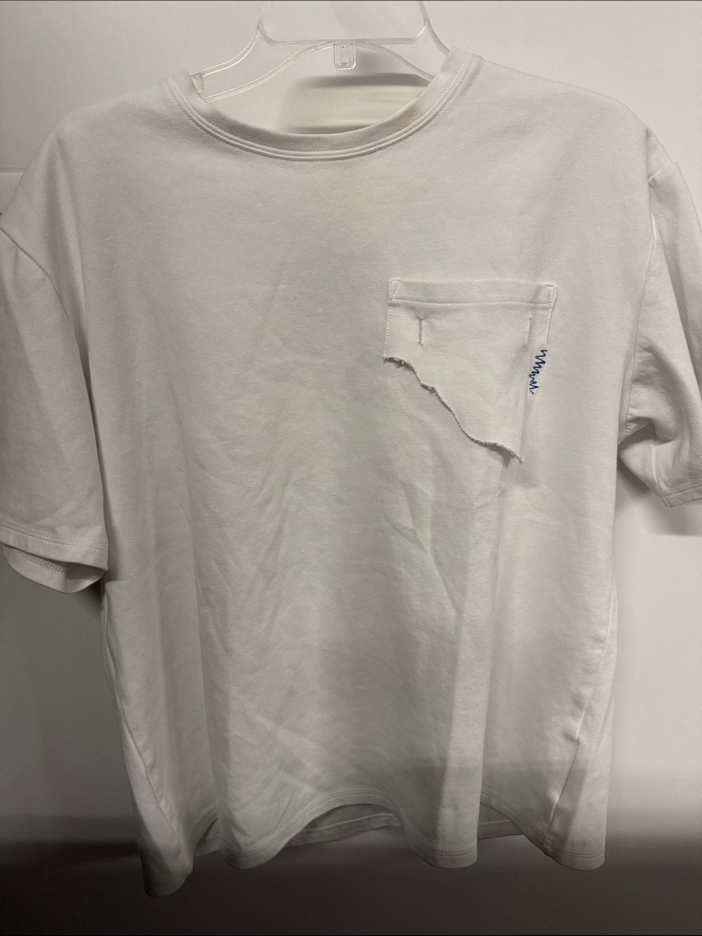 Men’s White Short-Sleeve Pocket Tee with Distressed Detail